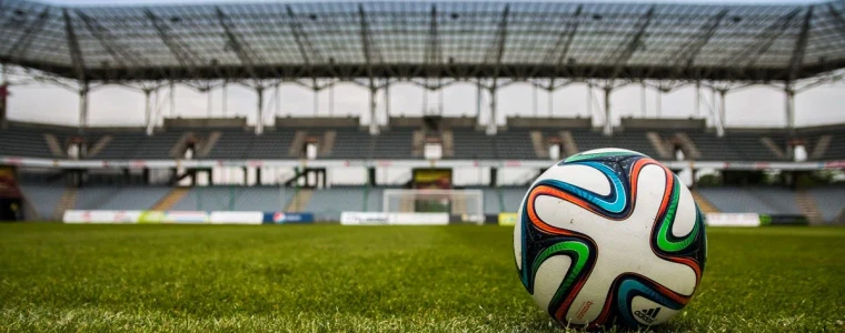 Vé cược xiên bóng đá minh họa ba kèo với các hệ số odds thập phân được nhân lại thành một tổng hệ số